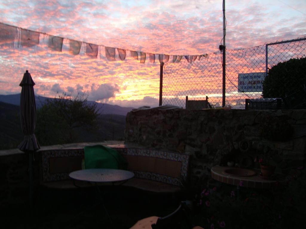 La Trucha Del Arco Iris Bed & Breakfast El Acebo de San Miguel Rom bilde