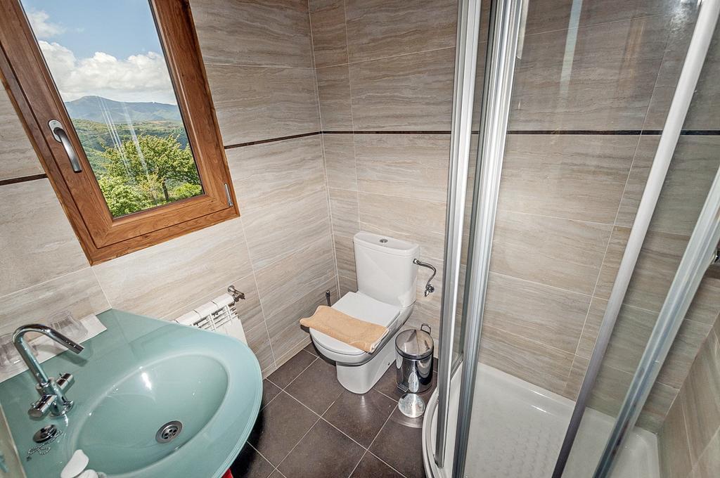 La Trucha Del Arco Iris Bed & Breakfast El Acebo de San Miguel Eksteriør bilde